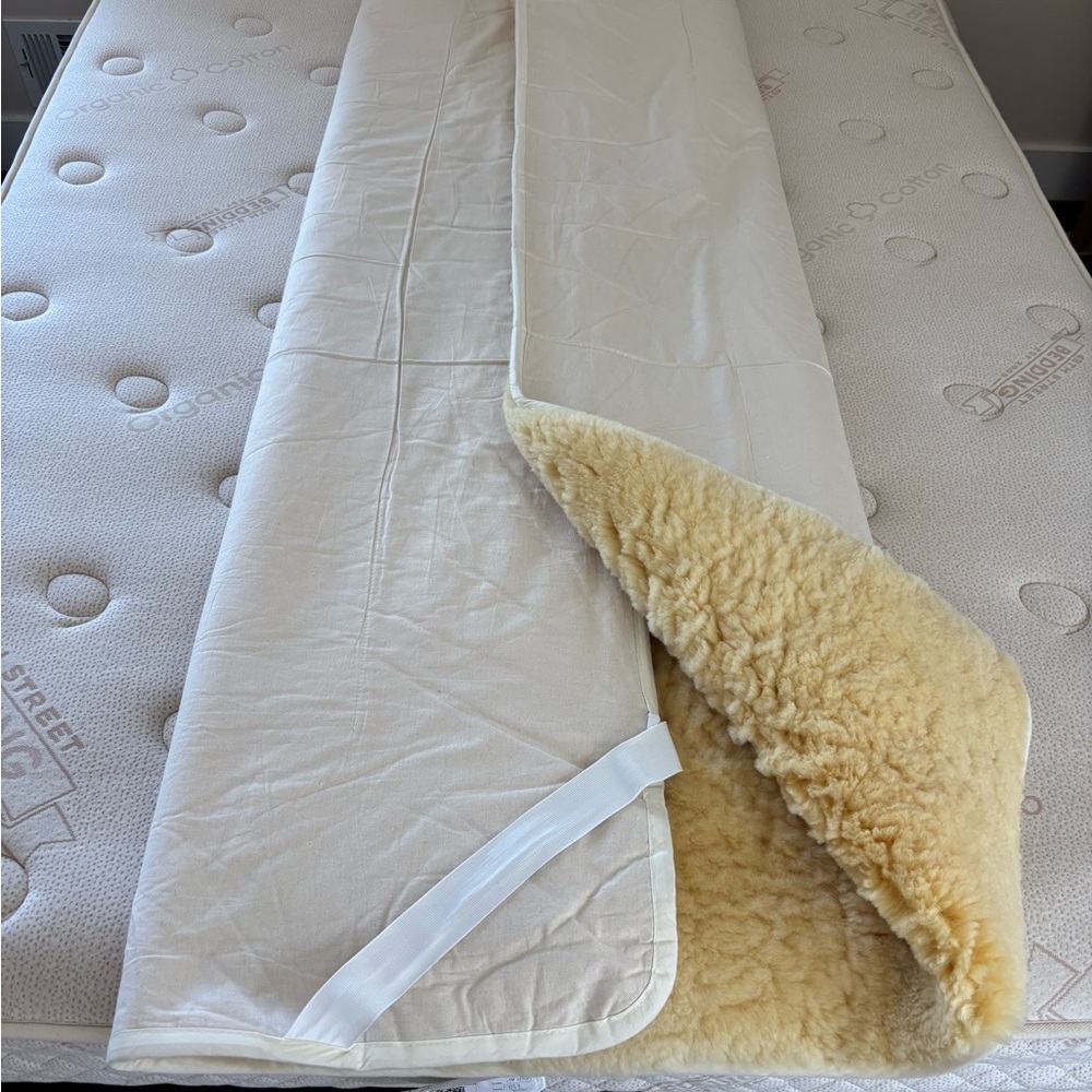 Cozy Organic Sheepskin Mattress Cover Queen Size - Picture 6 of 15
